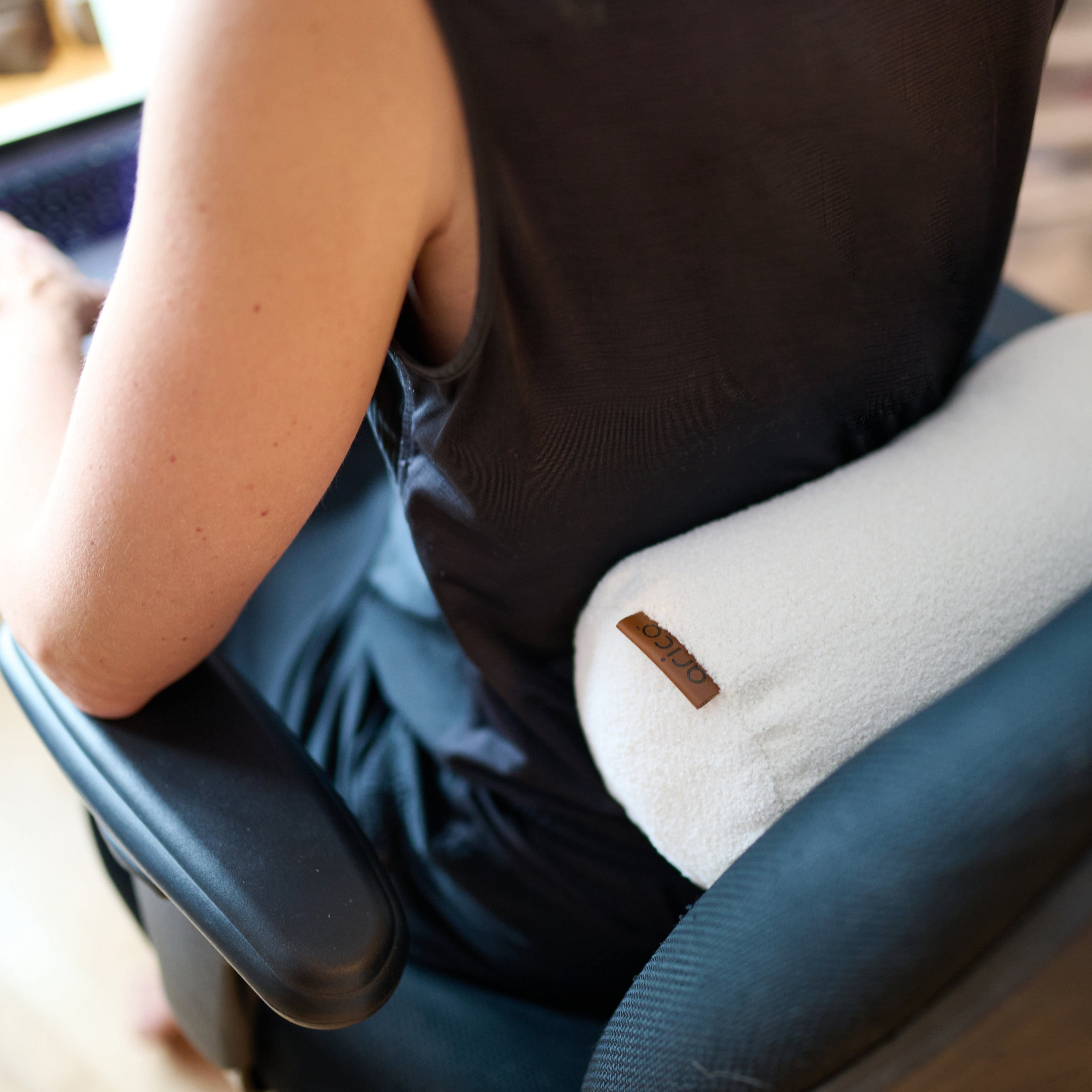 Ce coussin de soutien est parfait pour aider à soutenir le dos et à avoir une meilleur posture sur une chaise, ou sur le divan. Confort garanti!