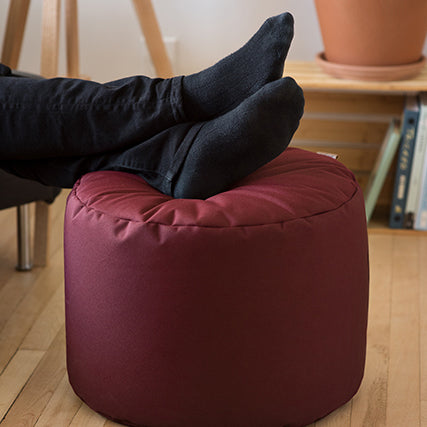 Pouf repose-pieds Arico de couleur bourrgogne