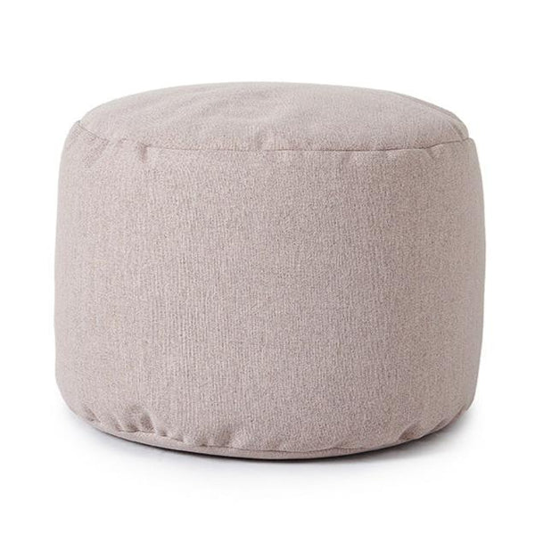 Pouf repose-pieds de couleur himalaya sur fond blanc. 