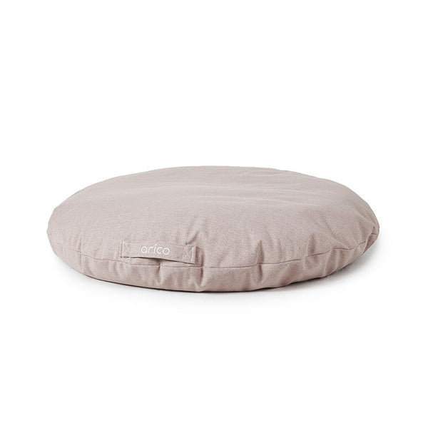 Coussin de sol Arico de couleur himalaya sur fond blanc. 